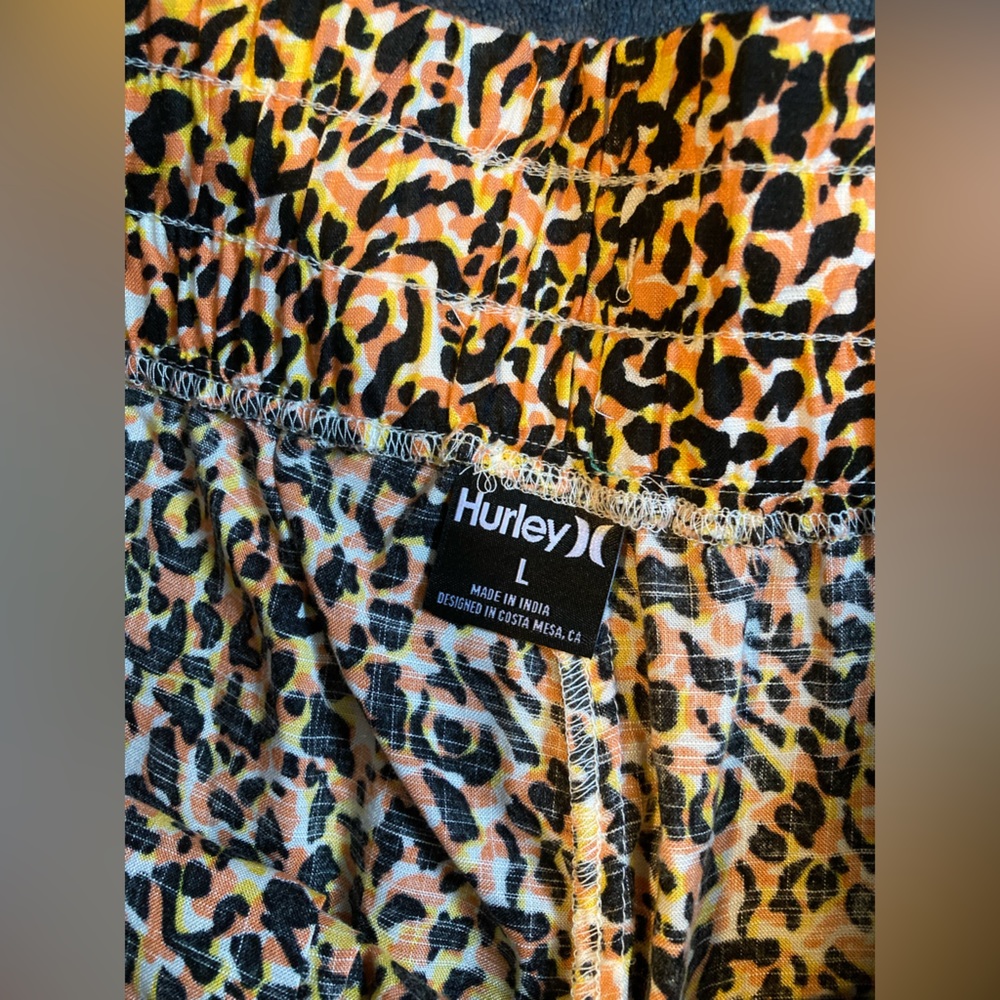 Hurley,large,new with tags,comfy,drawstring, cuffed bottom, animal print - Picture 5 of 10